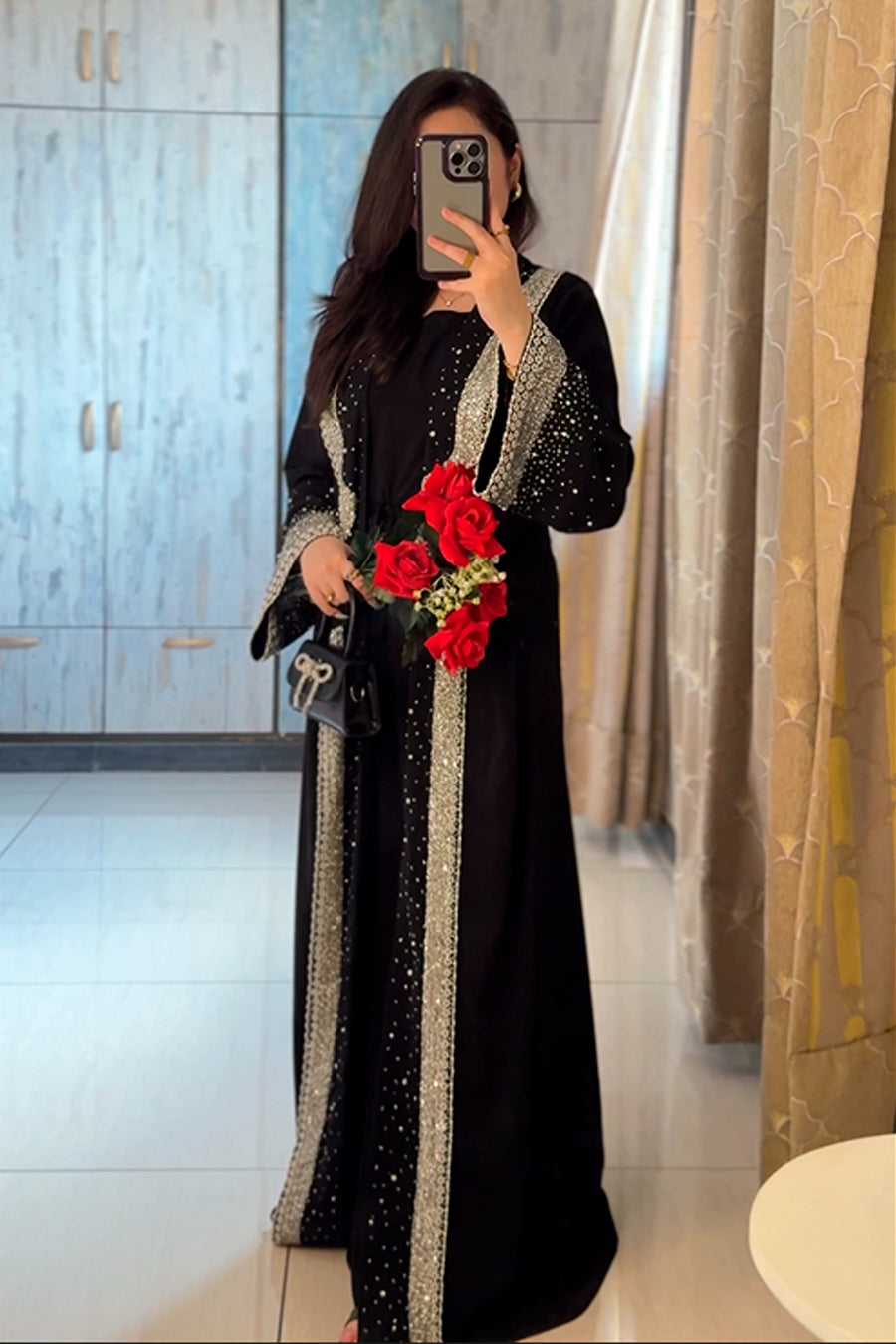 woman wear black coat abaya 5