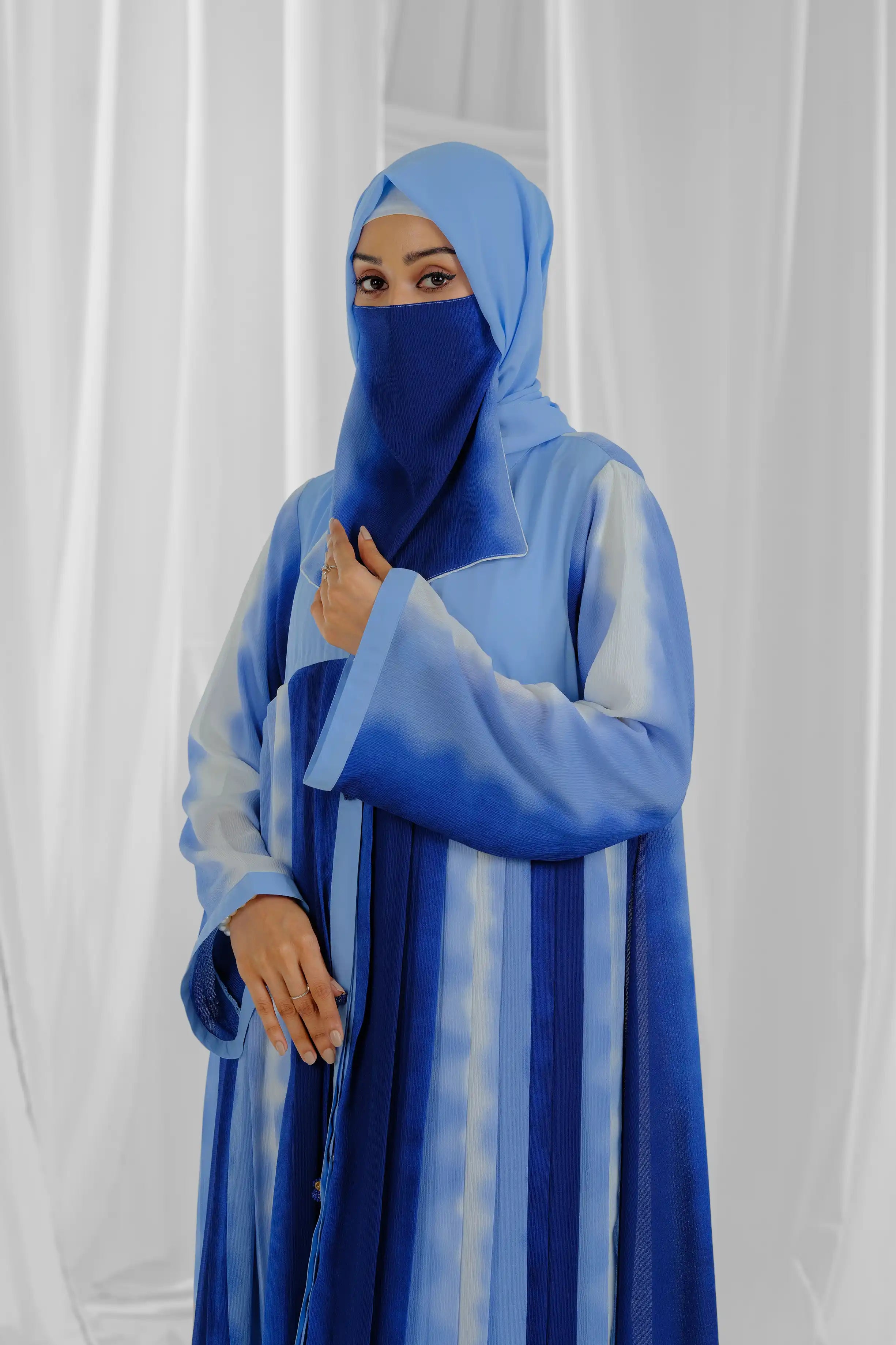 blue-and-white-abaya-5