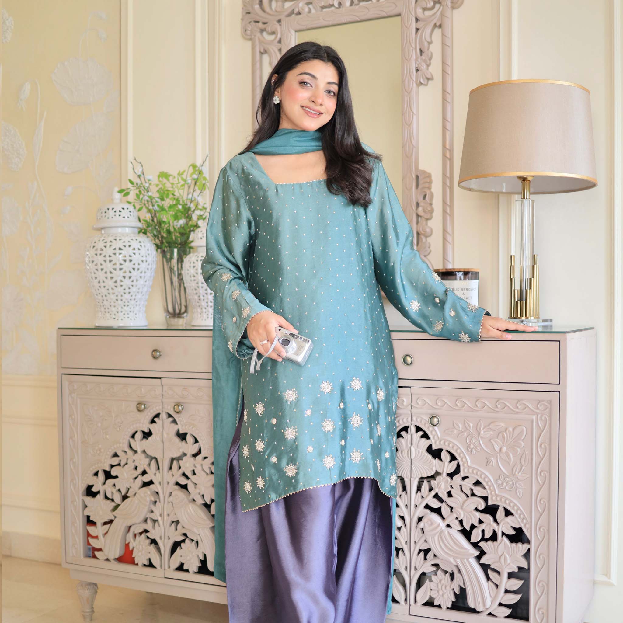 Aqua Luxe Sheesha Silk 3-Piece Suit