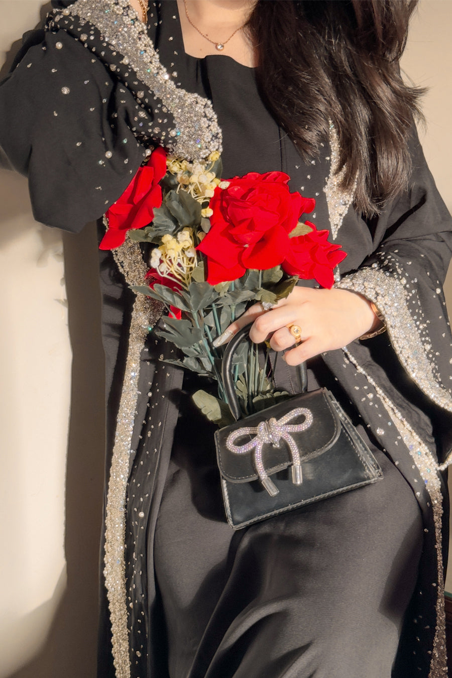 woman wear black coat abaya 2