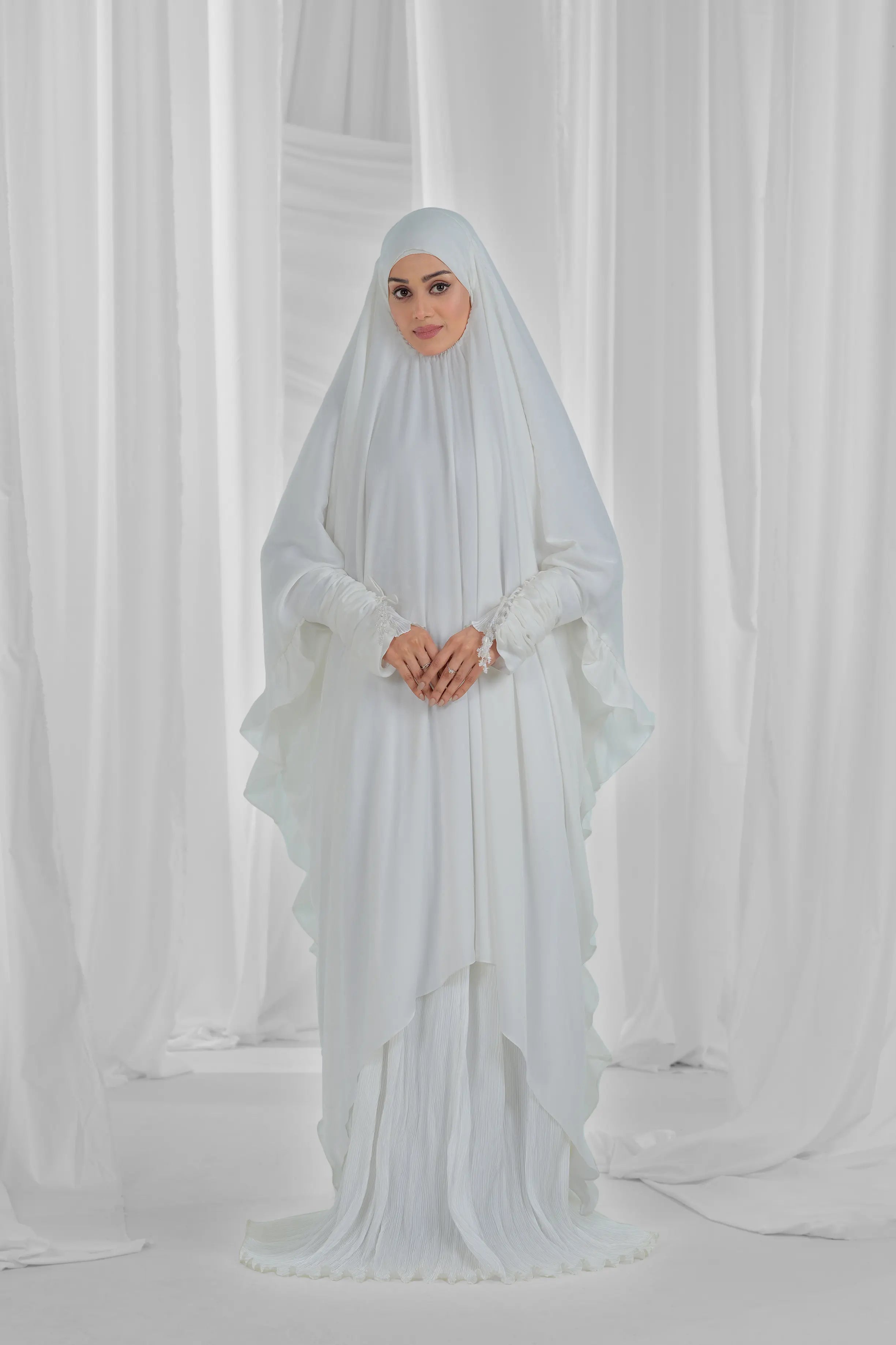 modest-white-abaya-4