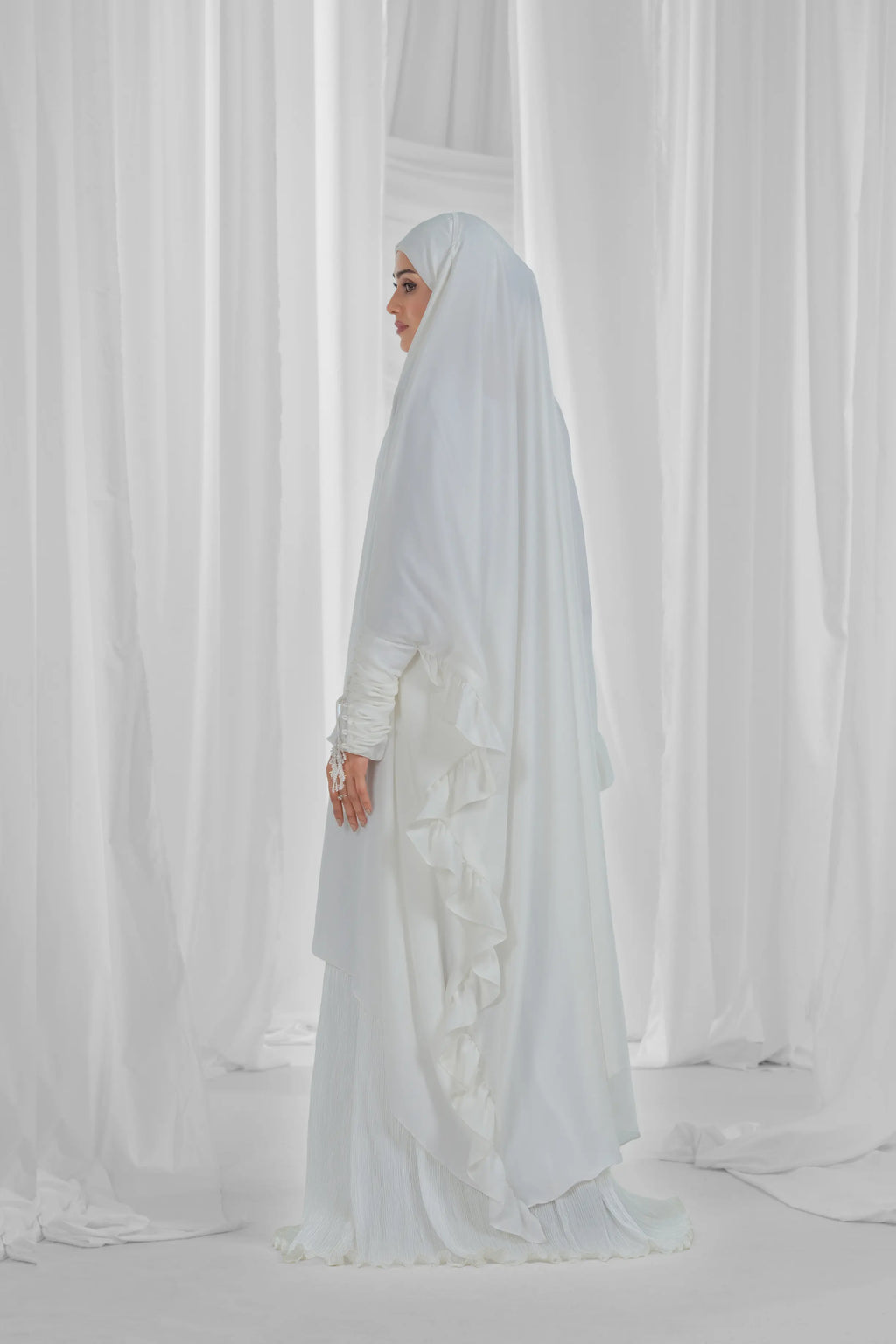 modest-white-abaya-5