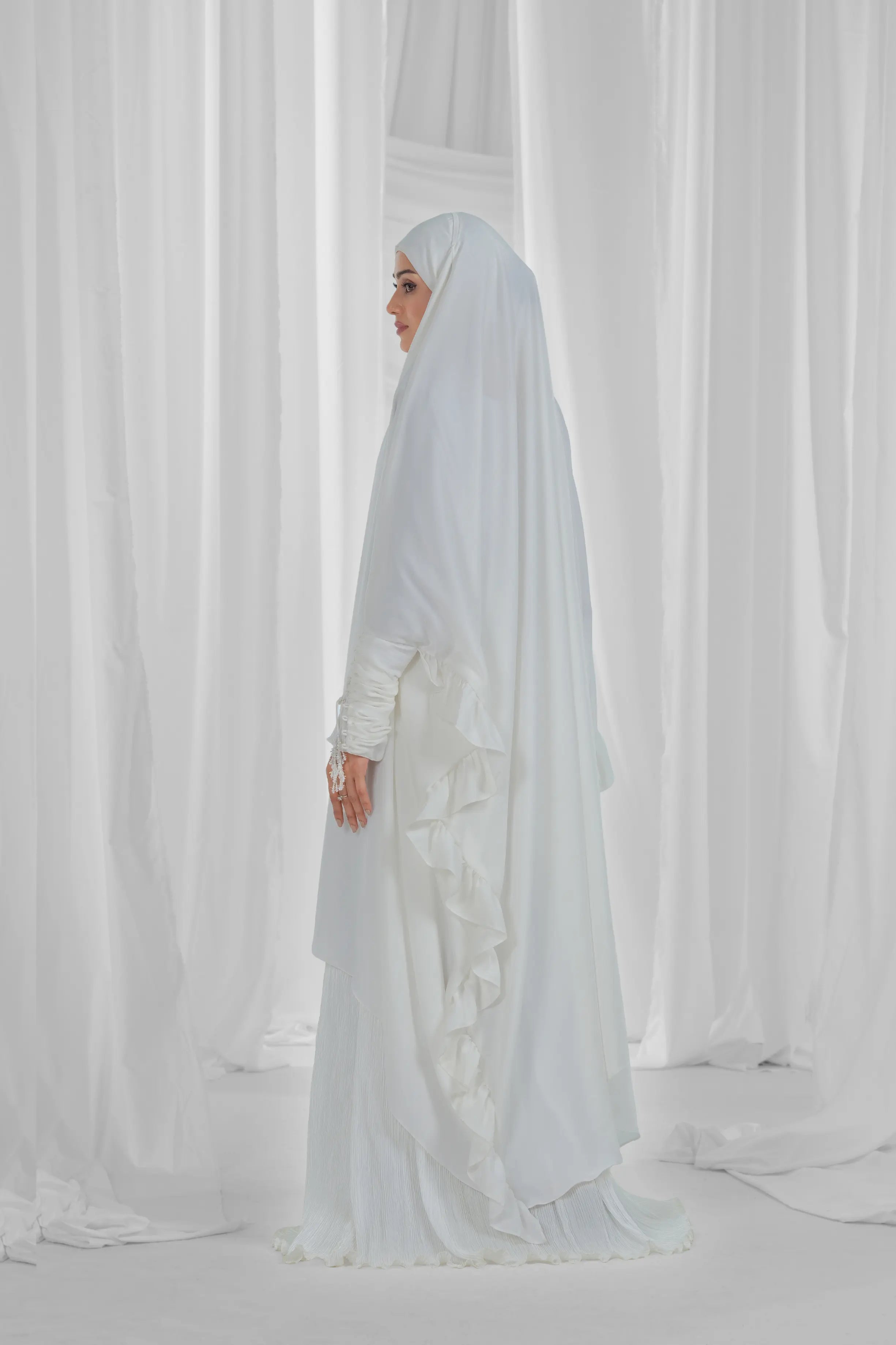 modest-white-abaya-5
