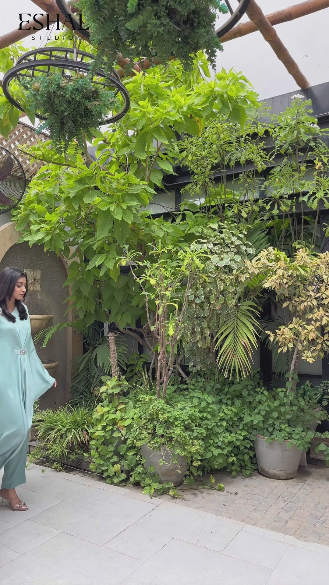women-kaftan-green-product-video